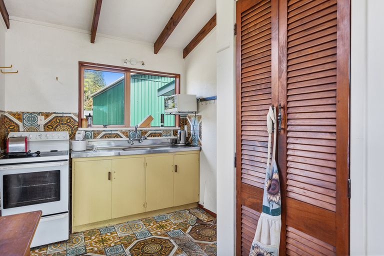 Photo of property in 33 Tombleson Road, Lake Rotoma, Rotorua, 3074
