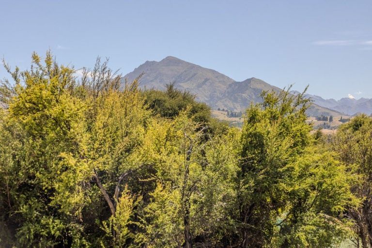 Photo of property in 6 Nokomai Street, Wanaka, 9305