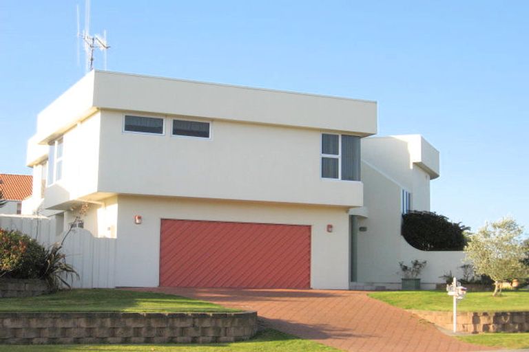 Photo of property in 2 Seychelles Drive, Papamoa Beach, Papamoa, 3118