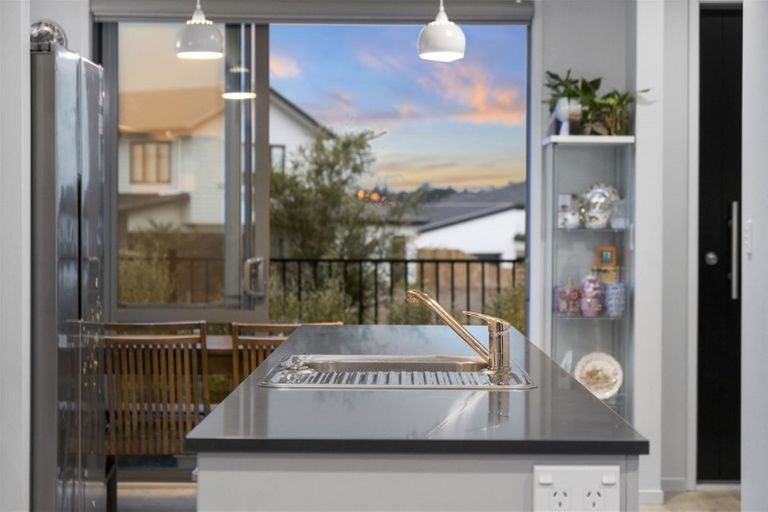 Photo of property in 11 Pakoro Close, Hobsonville, Auckland, 0618