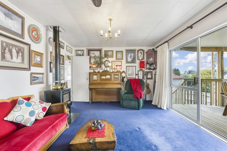 Photo of property in 22 Santiago Crescent, Unsworth Heights, Auckland, 0632