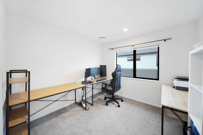 Photo of property in 14 Fjord Way, Karaka, Papakura, 2113