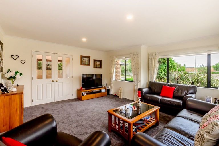 Photo of property in 70 Milne Drive, Paraparaumu, 5032