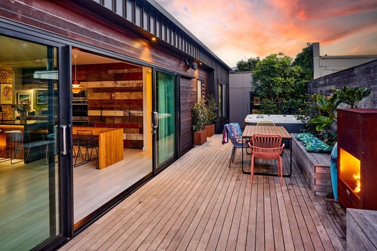 Photo of property in 15 Rua Street, Lyall Bay, Wellington, 6022