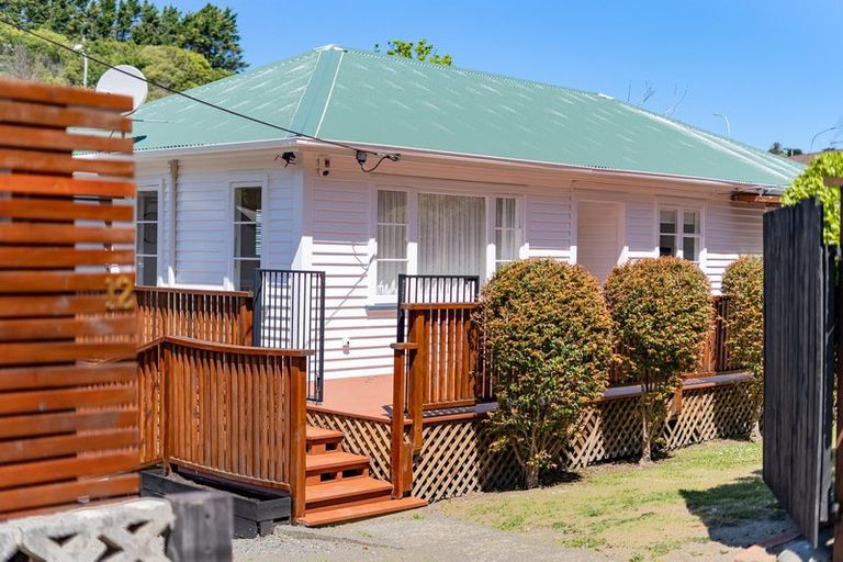 Photo of property in 12 Glenside Road, Glenside, Wellington, 6037