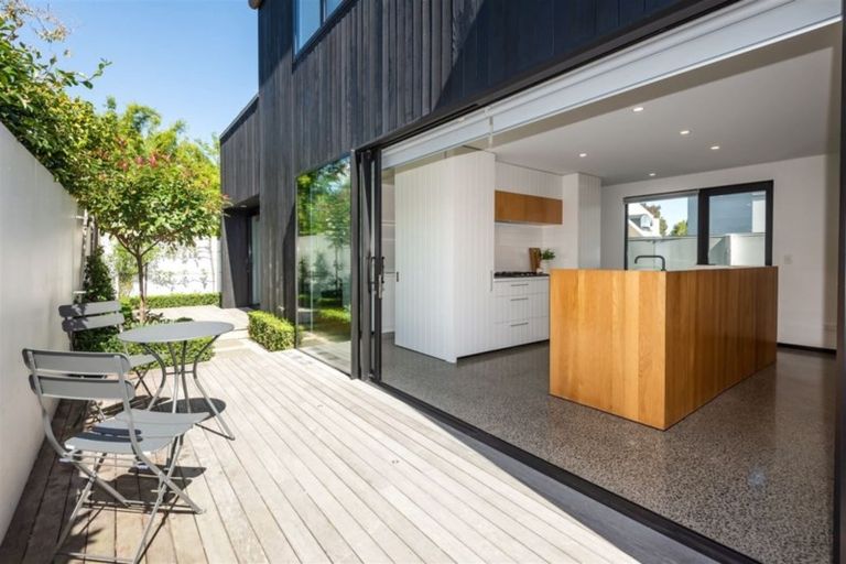 Photo of property in 20 Peacock Street, Christchurch Central, Christchurch, 8013