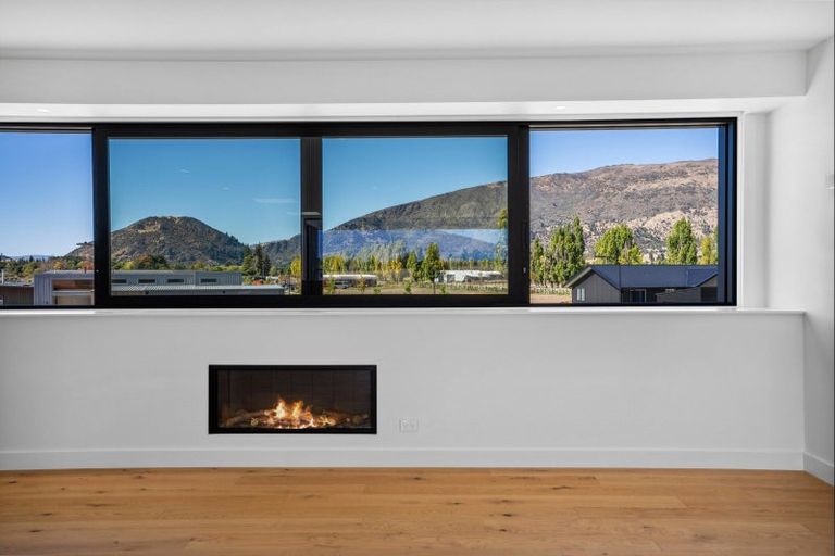 Photo of property in 27 Rubus Street, Wanaka, 9382
