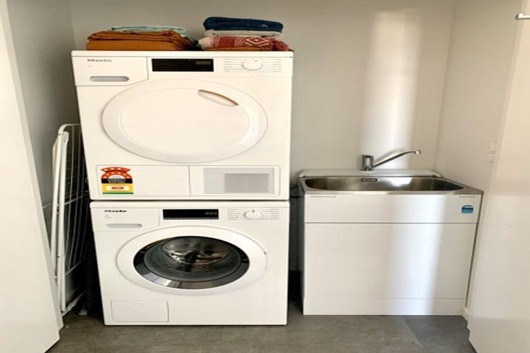 Photo of property in 27u2 Whaui Street, Vogeltown, Wellington, 6021