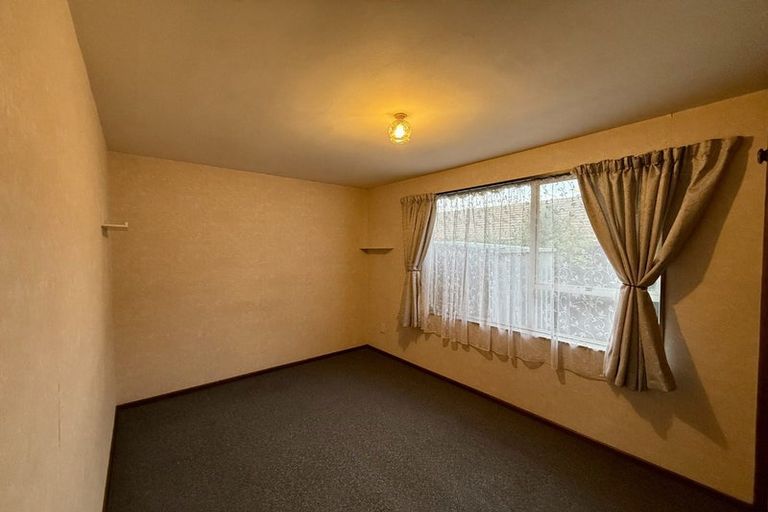 Photo of property in 2/74 Solomon Avenue, Redwood, Christchurch, 8051