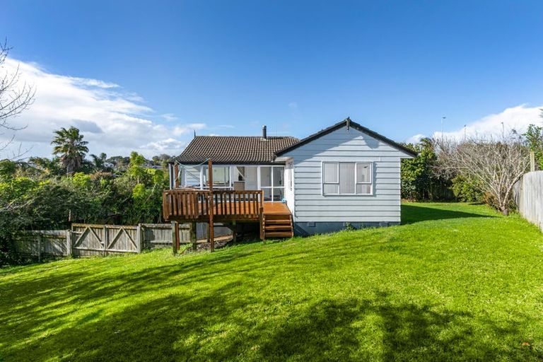 Photo of property in 11 Landsdale Place, Massey, Auckland, 0614