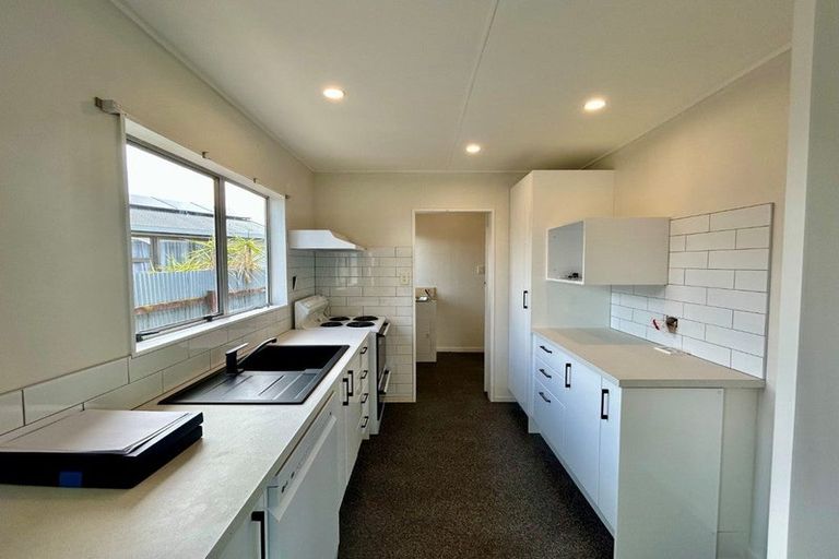 Photo of property in 94 Tait Drive, Greenmeadows, Napier, 4112