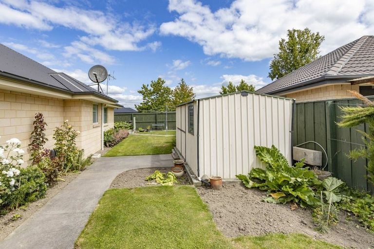 Photo of property in 55 Oakwood Drive, Rangiora, 7400