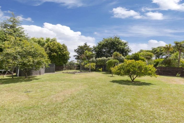 Photo of property in 39 Harbour View Road, Point Wells, 0986