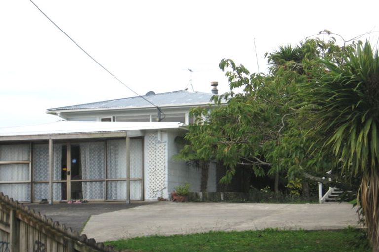 Photo of property in 15 Sheehan Road, Te Atatu South, Auckland, 0610