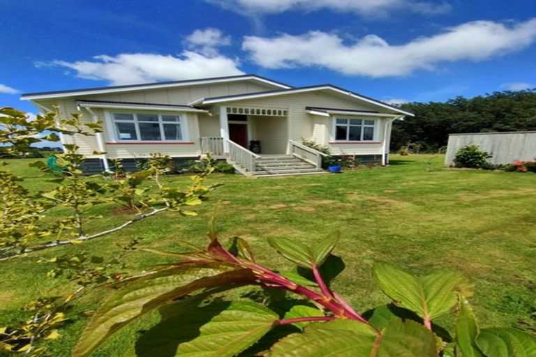 Photo of property in 403 Opunake Road, Cardiff, Stratford, 4391