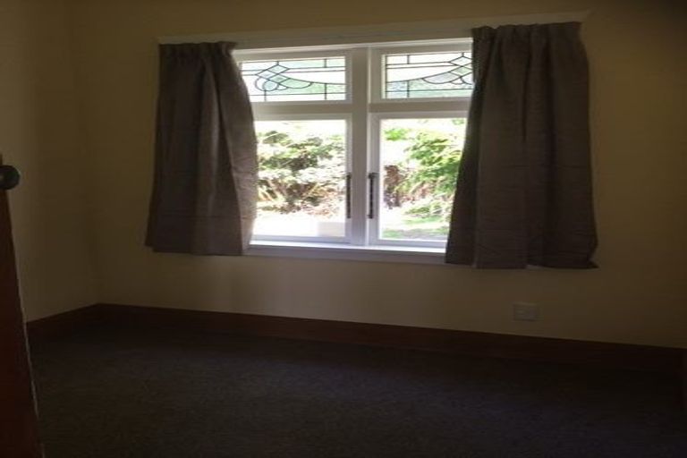 Photo of property in 100 Mortimer Terrace, Brooklyn, Wellington, 6021