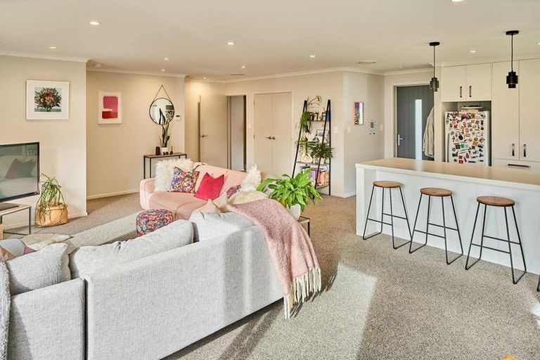 Photo of property in 4 Hull Place, Whitby, Porirua, 5024