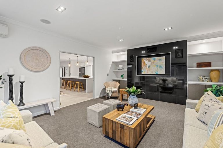Photo of property in 43 Oakgrove Drive, Rangiora, 7400
