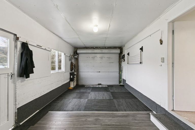Photo of property in 17a Tawa Terrace, Tawa, Wellington, 5028