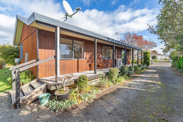 Photo of property in 10 Dellys Grove, Levin, 5510