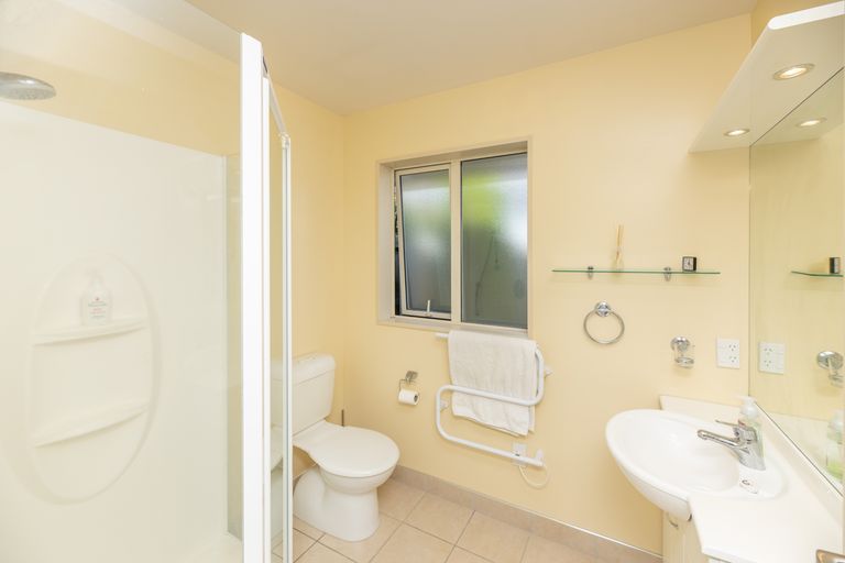 Photo of property in 10 Harrys Way, Redwood, Christchurch, 8051