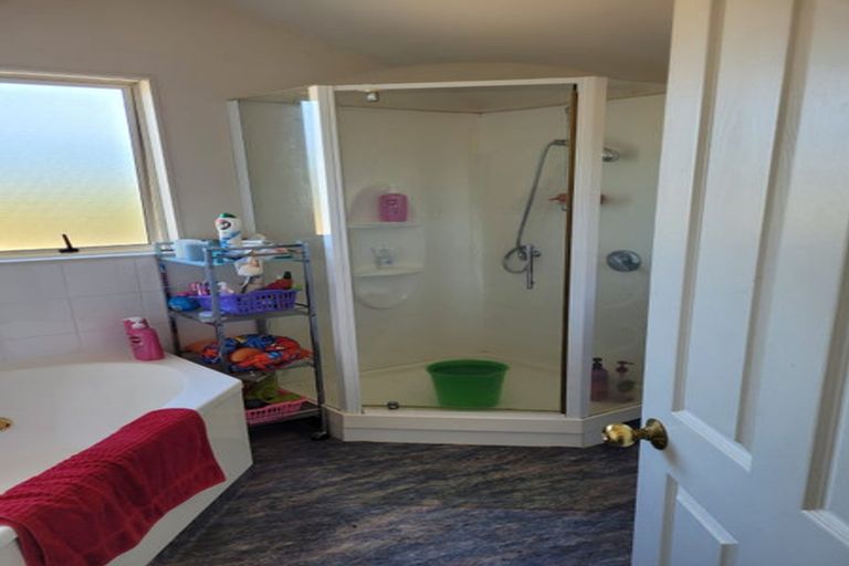 Photo of property in 13 Swanson Oaks, Swanson, Auckland, 0612