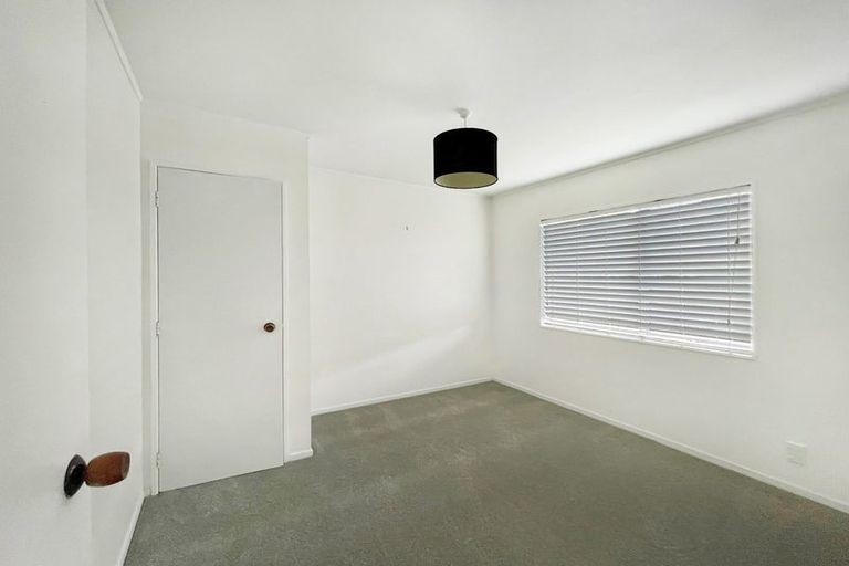 Photo of property in 1/12 Brookfield Road, Te Atatu Peninsula, Auckland, 0610