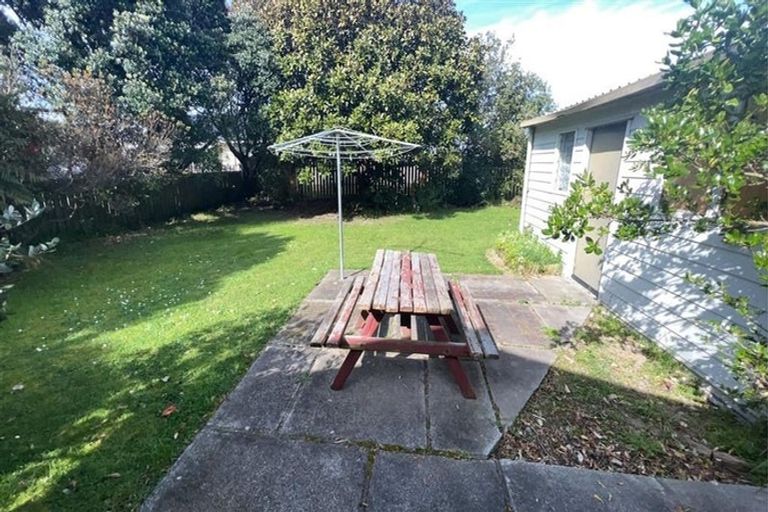Photo of property in 1 Te Whena Street, Otaki Beach, Otaki, 5512