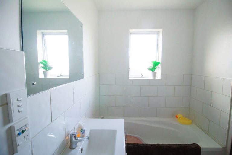 Photo of property in 32 Palliser Place, Milson, Palmerston North, 4414