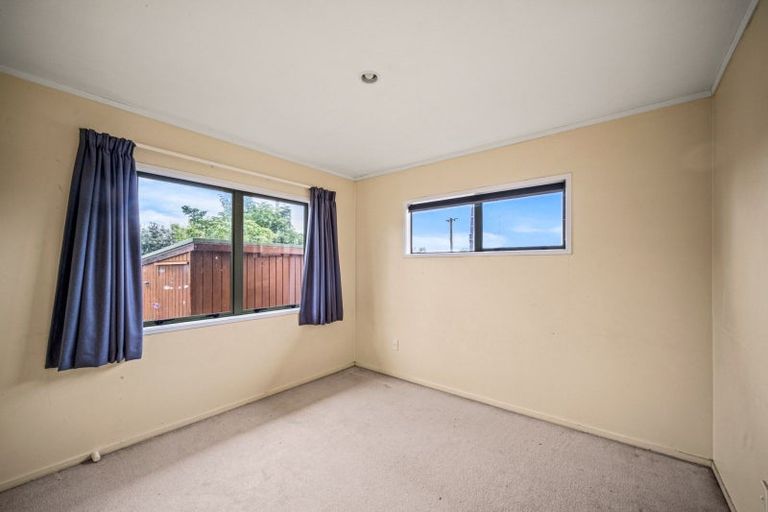 Photo of property in 9a Karamu Street, Te Atatu Peninsula, Auckland, 0610
