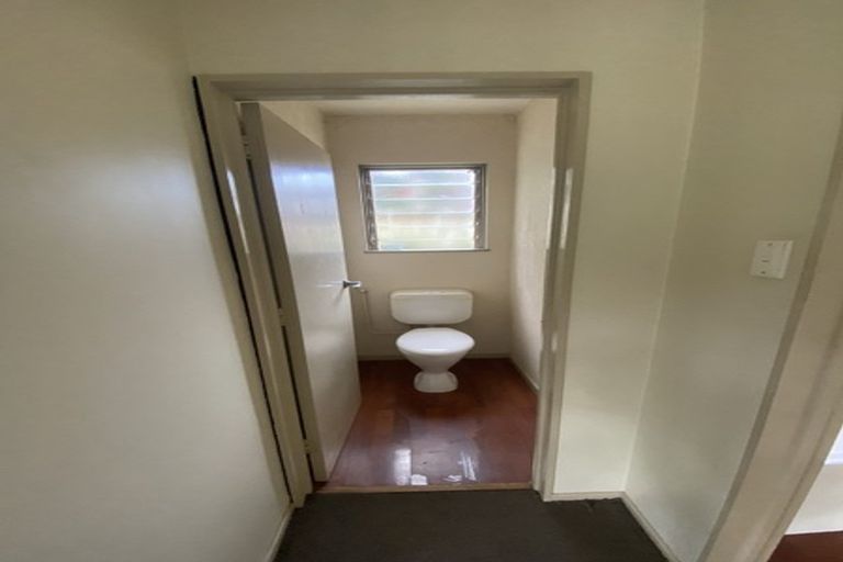 Photo of property in 16 De Val Drive, Titirangi, Auckland, 0604