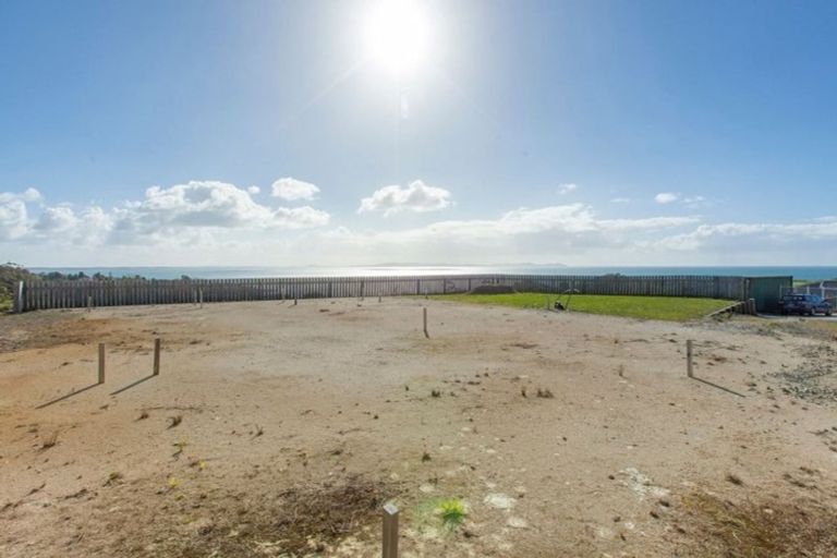 Photo of property in 21 Nancy Wake Place, Cable Bay, 0420