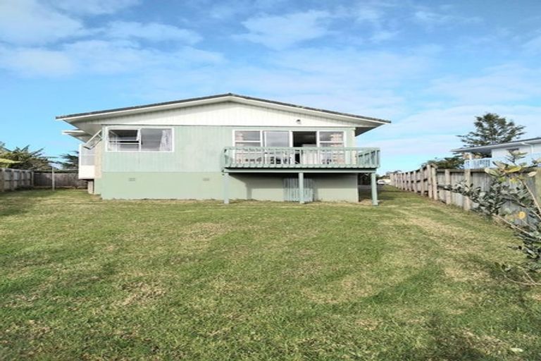 Photo of property in 2/25 Tanoa Place, Glendene, Auckland, 0602