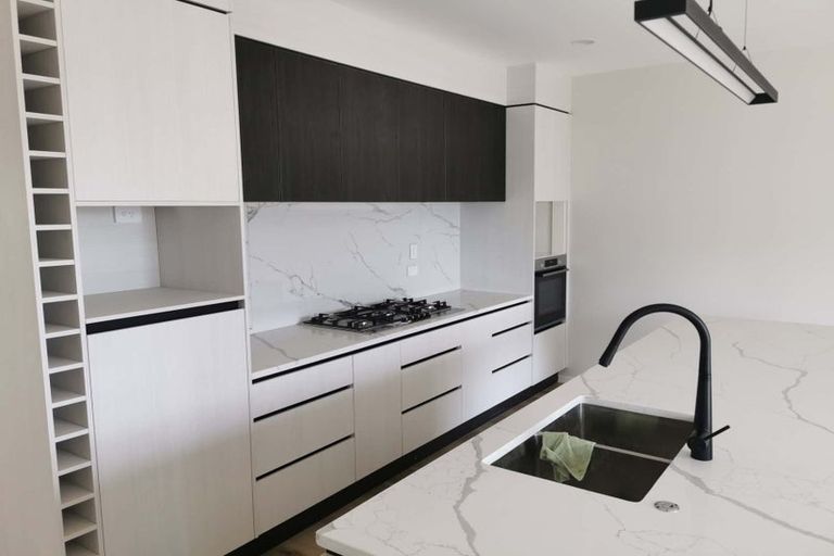 Photo of property in 10 Taurikura Way, Fairview Heights, Auckland, 0632