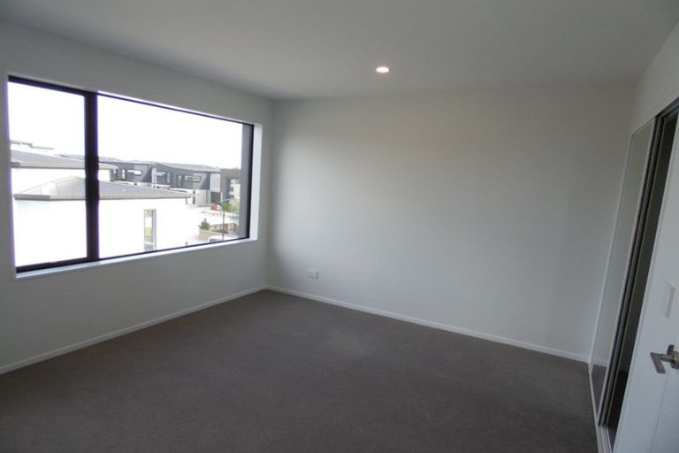 Photo of property in 28 Memorial Park Lane, Hobsonville, Auckland, 0618