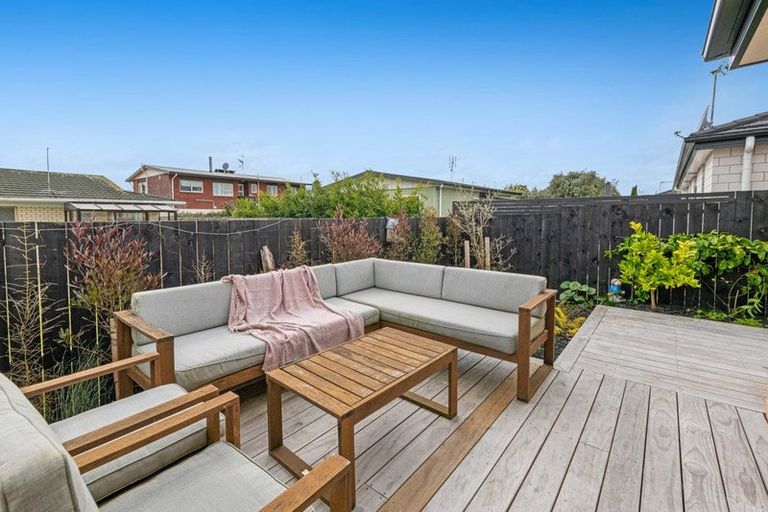 Photo of property in 16a Lillian Place, Orewa, 0931