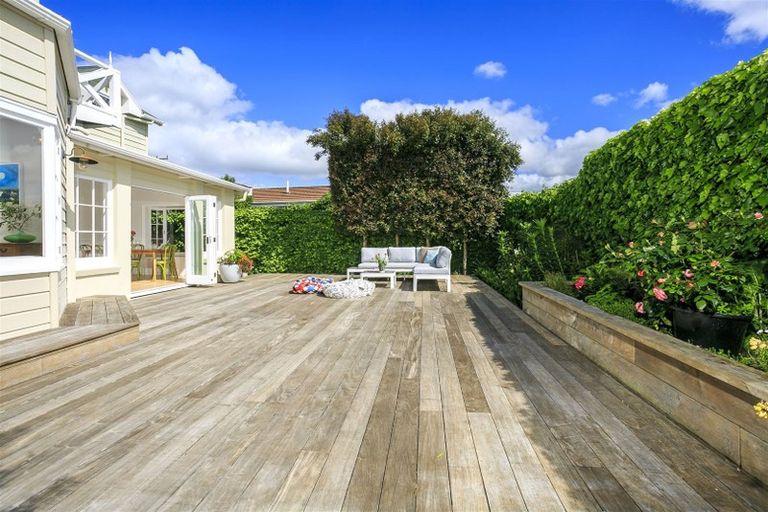 Photo of property in 2/4 Stratford Avenue, Milford, Auckland, 0620