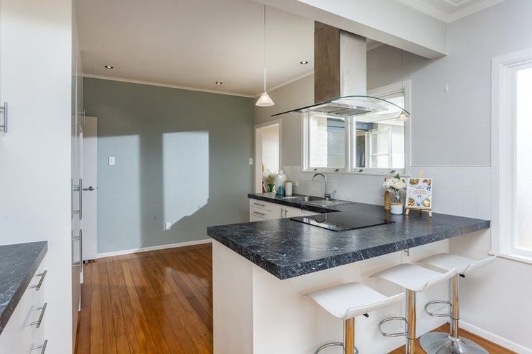 Photo of property in 1/73 Ocean View Road, Hillcrest, Auckland, 0627