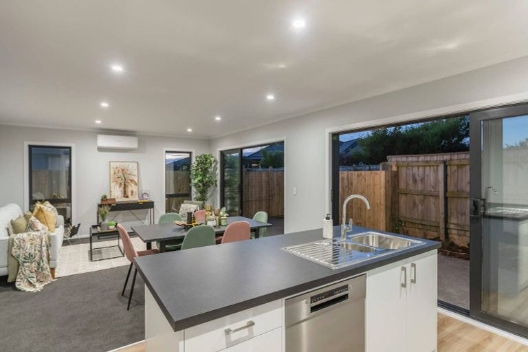 Photo of property in 8 Koru Loop, Paraparaumu, 5032