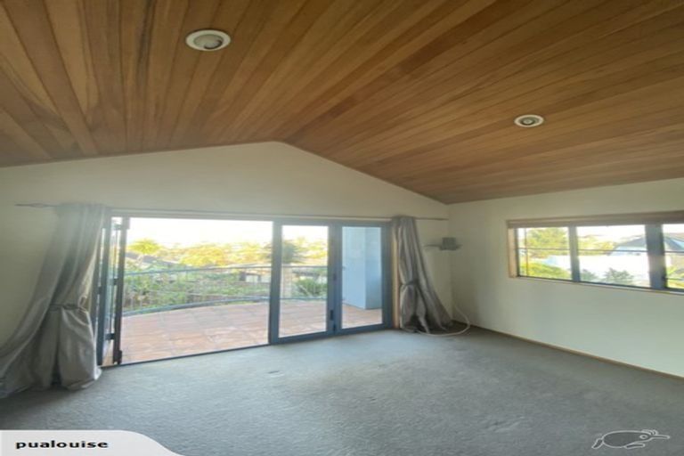 Photo of property in 1/83 East Coast Road, Castor Bay, Auckland, 0620