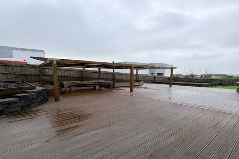 Photo of property in 7 Zara Court, Windsor Park, Auckland, 0632