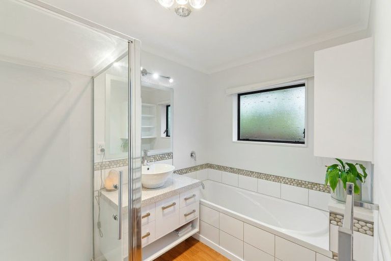 Photo of property in 5 Oakwood Grove, Paraparaumu Beach, Paraparaumu, 5032