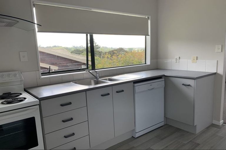 Photo of property in 10 Meynell Court, Glen Eden, Auckland, 0602