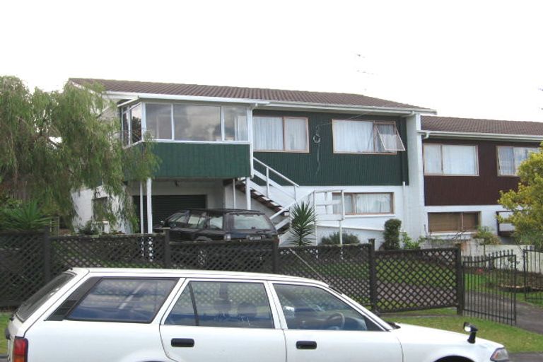 Photo of property in 2 Forsythe Place, Massey, Auckland, 0614