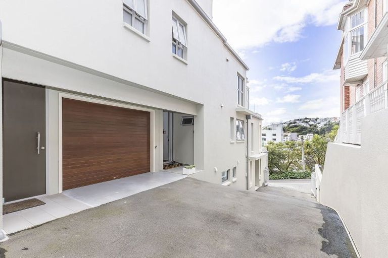 Photo of property in 3/16 Oriental Terrace, Oriental Bay, Wellington, 6011