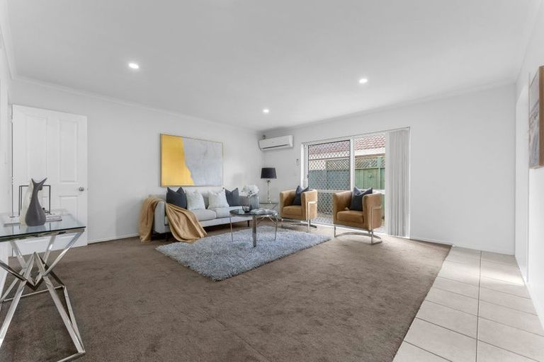 Photo of property in 96a Manuroa Road, Takanini, 2112