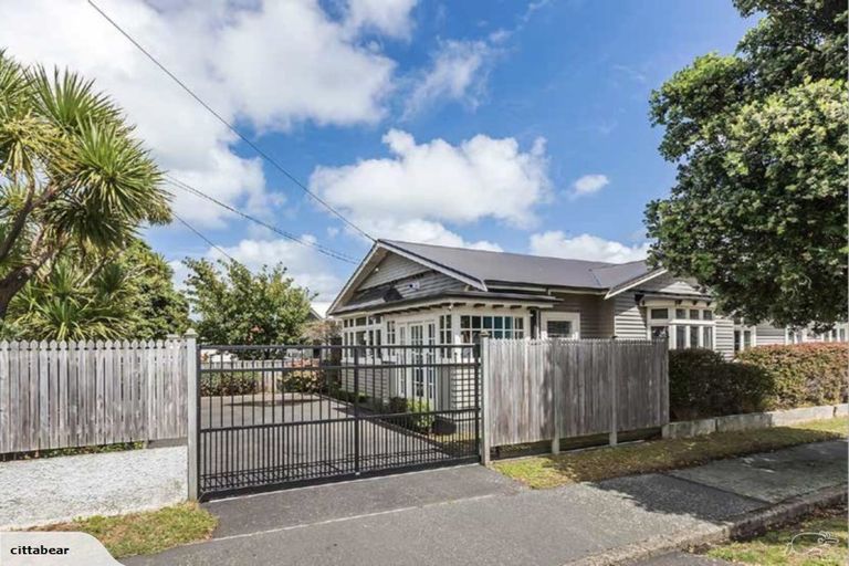 Photo of property in 31 Hobart Street, Miramar, Wellington, 6022