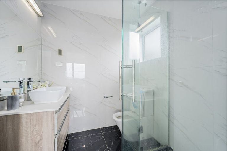 Photo of property in 79 San Valentino Drive, Henderson, Auckland, 0612