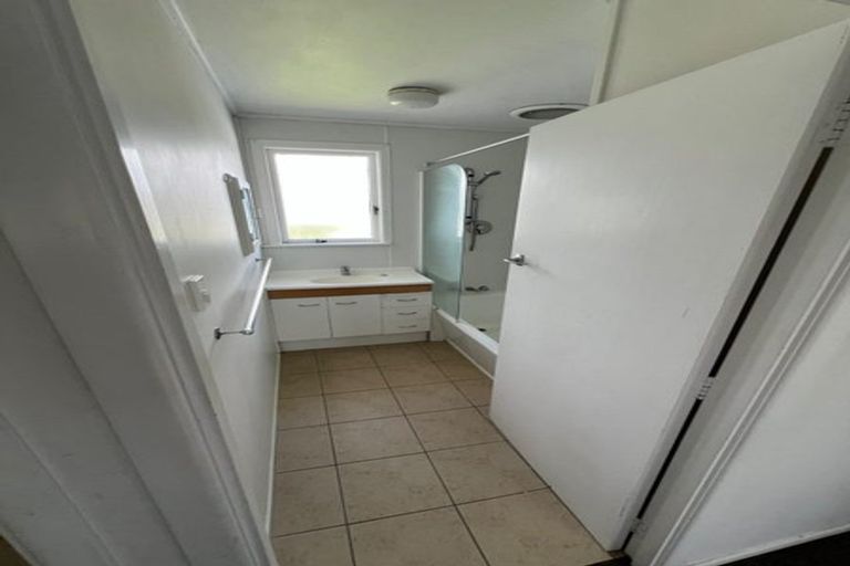 Photo of property in 8 Wylie Avenue, Sunnynook, Auckland, 0620