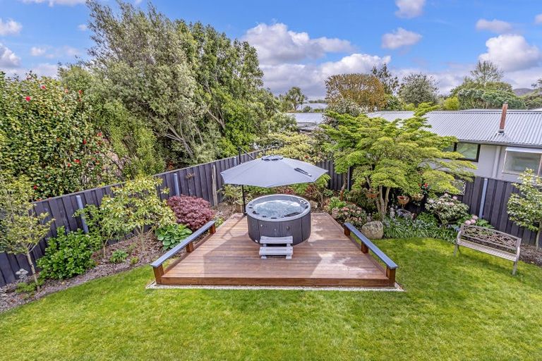 Photo of property in 19 Abbotts Place, Avonhead, Christchurch, 8042